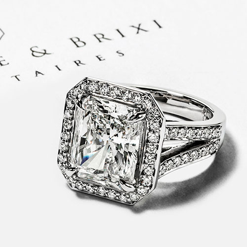 Diamond ring with pavé
